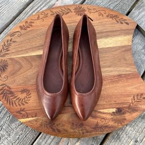 Like New Frye Regina Brown Leather Flat